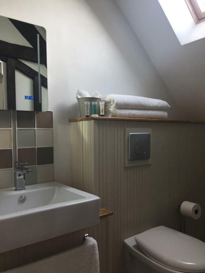 No 3 Route De Lingramiere Bed & Breakfast La Ferte-Mace Exterior foto