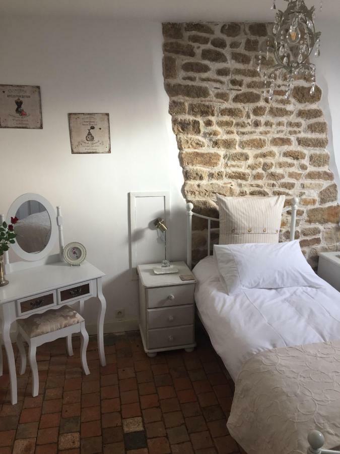 No 3 Route De Lingramiere Bed & Breakfast La Ferte-Mace Exterior foto