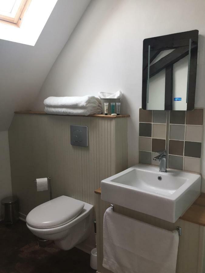 No 3 Route De Lingramiere Bed & Breakfast La Ferte-Mace Exterior foto