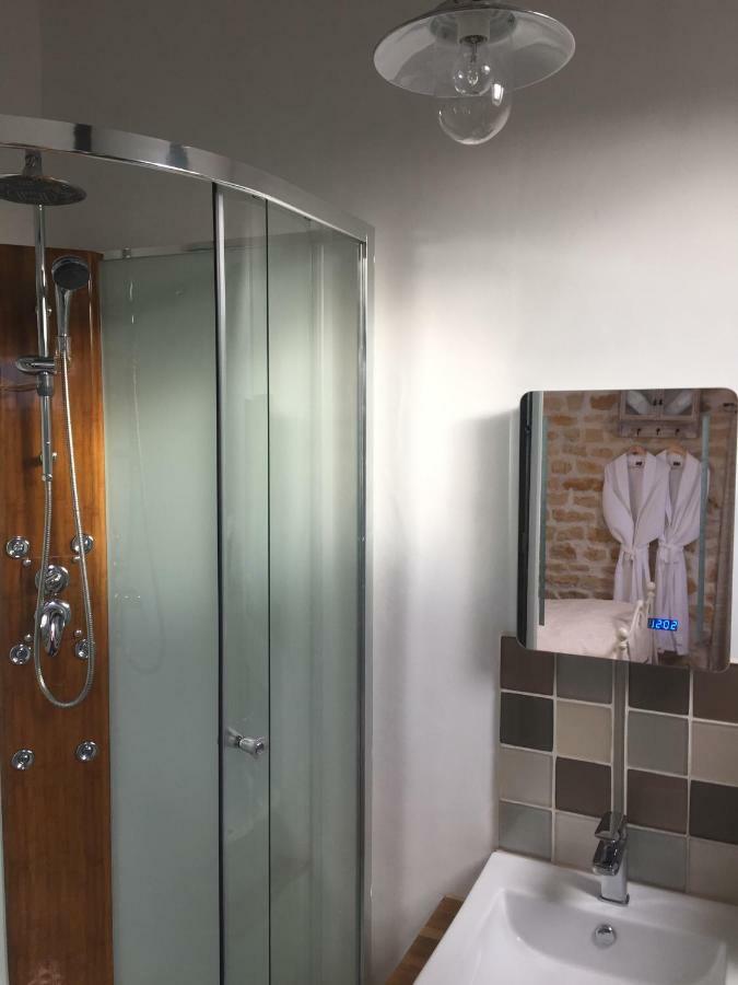 No 3 Route De Lingramiere Bed & Breakfast La Ferte-Mace Exterior foto
